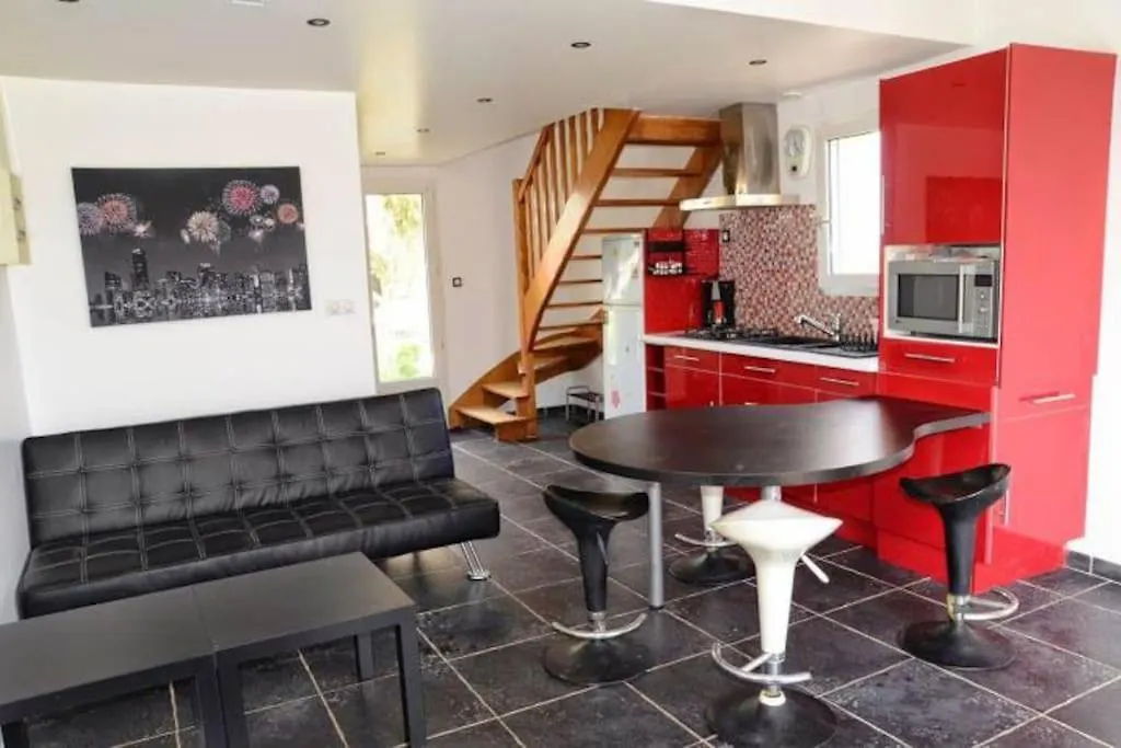 Maison Dans Son Ecrin De Verdure Plouvien 0*,